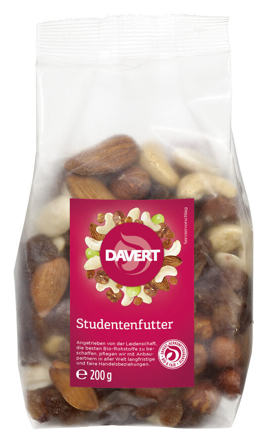 In addition to raisins, the fruity-crispy student feed mix also includes aromatic almonds, hazelnuts and walnuts.