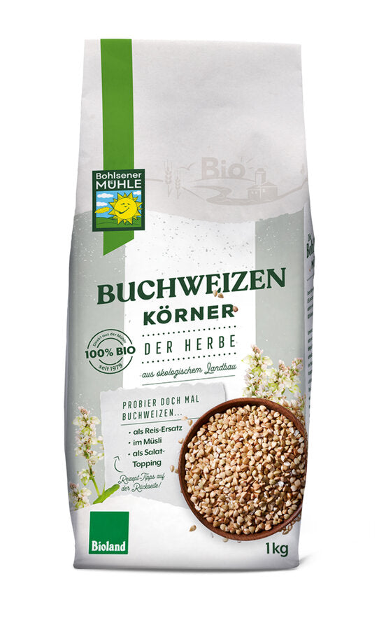 From the field to the product, we are committed to more diversity. Through joint cultivation planning with our partner farmers, we create good prerequisites to grow various grain and pseudo gray -an important contribution to biodiversity and soil fertility. Our buckwheat from German Bioland cultivation is now available in an appealing packaging of 100% paper with recipe tips on the front and back as well as information about the Bohlsen mill.