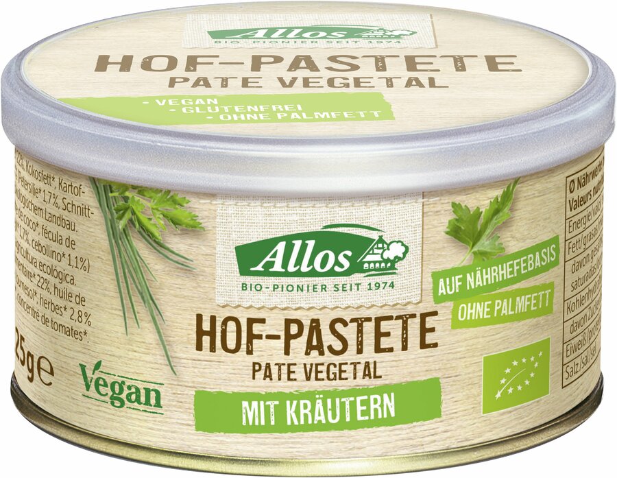 Fresh parsley combines excellently with chives and other herbs into a finely spicy pate that not only tastes excellent on bread, but can also be used to refine sauces.