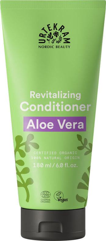 The aloe vera spray flush maintains your hair sustainably and protects it from heat stress and fading due to the versatile forces of the aloe vera plant. The fragrance after sun -ripened oranges and fresh lemon balm rounds off the rinsing and gives you the right kick for the day! The Aloe Vera series is a tribute to one of the most important medicinal plants in nature. Due to the rich extract of the plant, the products of this series have a particularly regenerative effect!