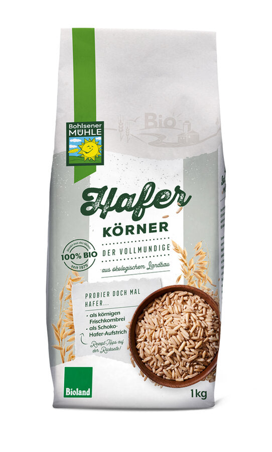 From the field to the product, we are committed to more diversity. Through joint cultivation planning with our partner farmers, we create good prerequisites to grow various grain and pseudo gray -an important contribution to biodiversity and soil fertility. Our oats from German Bioland cultivation are now available in an appealing packaging of 100% paper with recipe tips on the front and back as well as information about the Bohlsen mill.