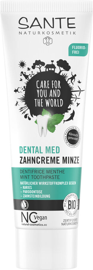 The toothpaste protects teeth and gums with an active ingredient complex of sage and xylitol. Natural cleaning bodies ensure the gentle cleaning of the teeth and interdental spaces. With peppermint oil.
