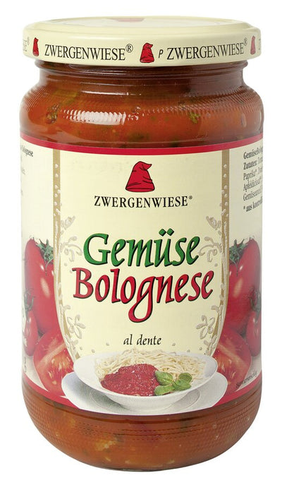 In the organic vegetable bolognese - al dente there is a lot of crunchy vegetables (eggplants, zucchini, peppers, onions) surrounded by a fruity and spicy tomato sauce - for everyone who likes a lot of vegetables! Our other varieties in the 330/340ml glass, from classically mild flavored to fiery sharp and two tomato sauces for children, will inspire you.