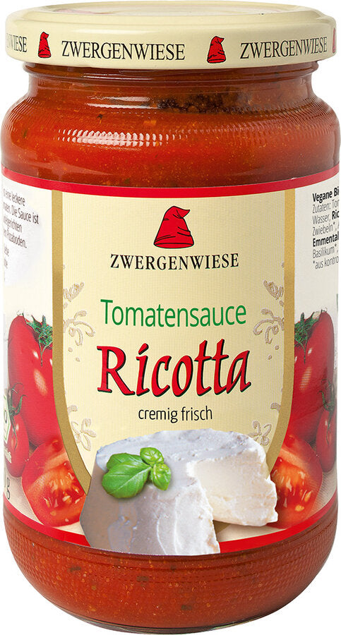 The mark of sun -ripened tomatoes, fresh ricotta, the pleasant spice and the light herbal note made of aromatic basil and thyme, give the organic tomato sauce ricotta this uniquely creamy fresh taste experience - simply wonderful! Our other varieties in the 330/340ml glass, from classically mild flavored to fiery sharp and two tomato sauces for children, will inspire you.