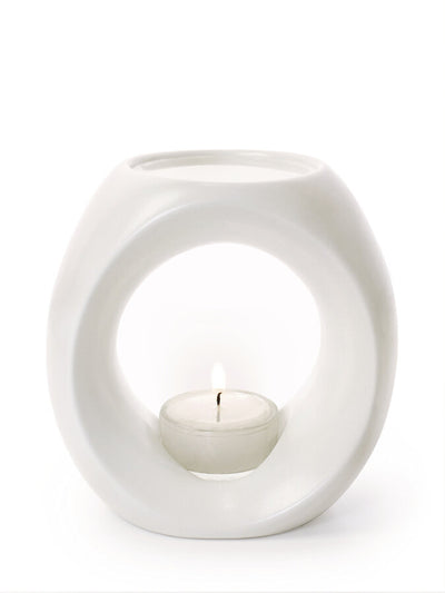 Your natural fragrance moment with candlelight. The stylish fragrance lamp creates a soothing atmosphere for relaxation, meditation or creative work. In addition to atmospheric candle lighting, the burning tealight creates the ideal diffusion temperature for the gentle heat evaporation of 100 % natural pure essential oils or fragrance mixtures.