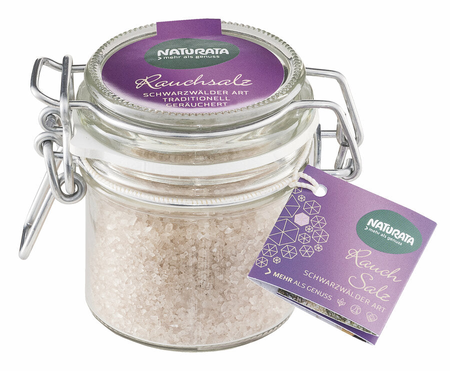 According to the old Black Forest tradition, the particularly valuable and precious smoke salt is produced.