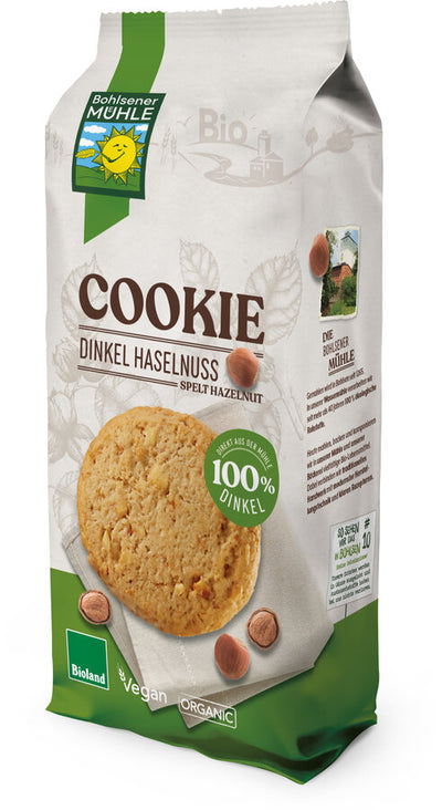 Crispy enjoyment for biscuit connoisseurs: Cookie spelled hazelnut with 100% spelled! High quality, aromatic spelled meets exquisite, roasted hazelnut! Baked golden brown and robust-crispy in the bite. The cookies with regional spelled are baked by our organic farm certifies farmers who will ground in our in -house water mill. Bioland beet sugar for our cookies also comes from the region of northern Germany.